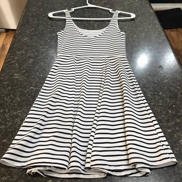 Black & White Striped Women’s Skater Dress H&M 2 - Picture 6 of 8